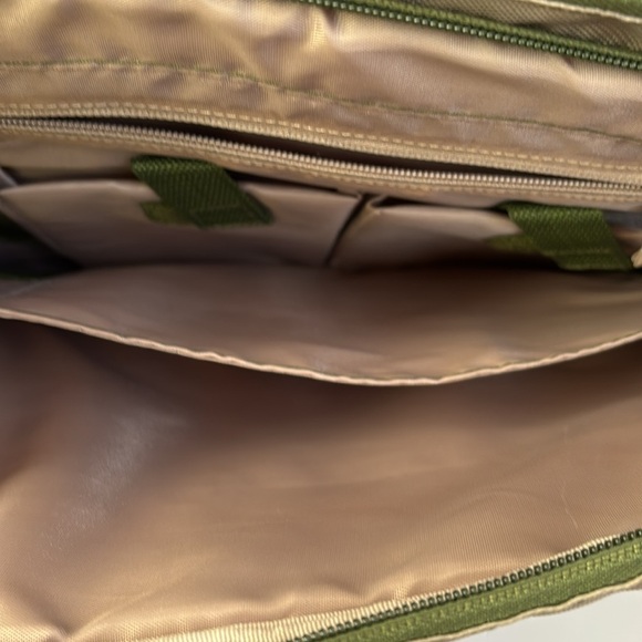 Carrying Case (Messenger) for 16.1" Notebook - Leaf Green Messenger Bag UNISEX - Picture 9 of 15